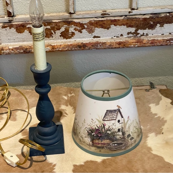 Vintage Homestead Shoppe table lamp 15” h - Picture 2 of 13